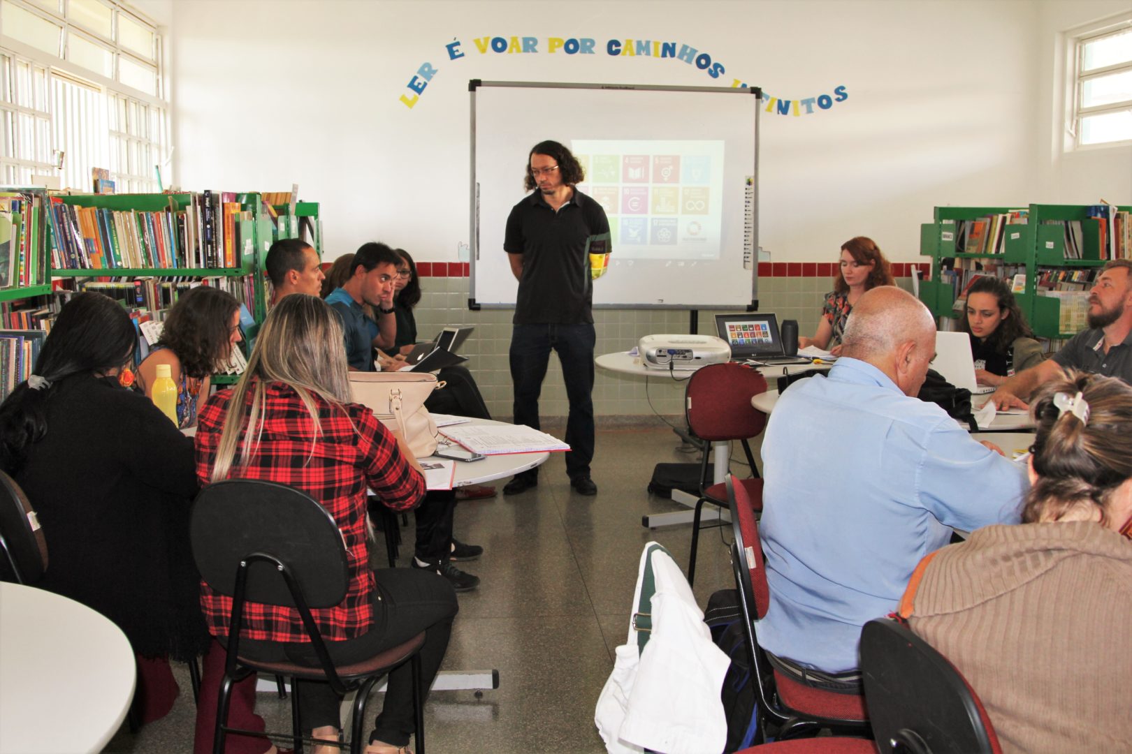 Dinâmica em grupo na oficina ODS